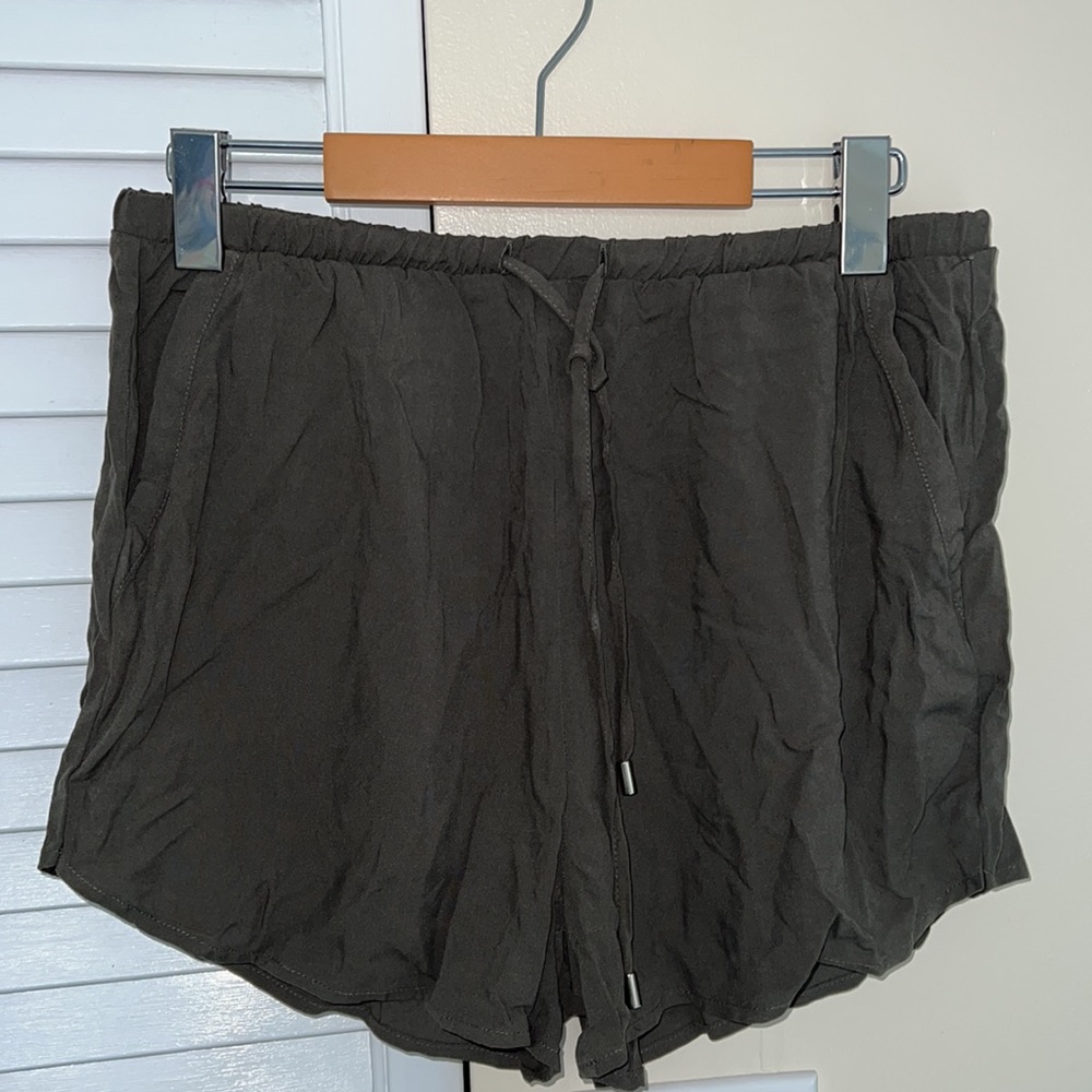 Shorts - Picture 2 of 4